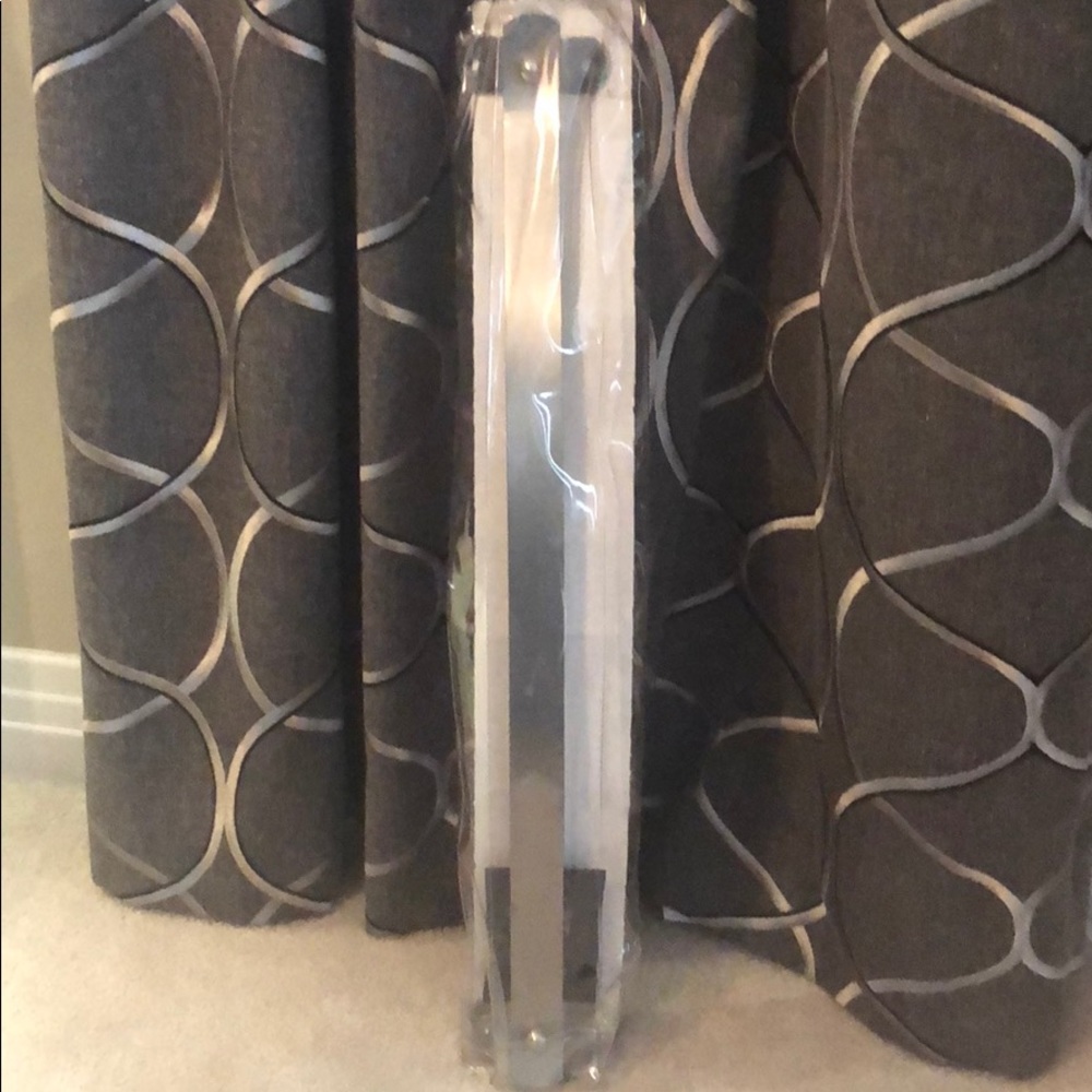 NWT Umbra Ferro 18” Rowel Bar in Nickel Finish